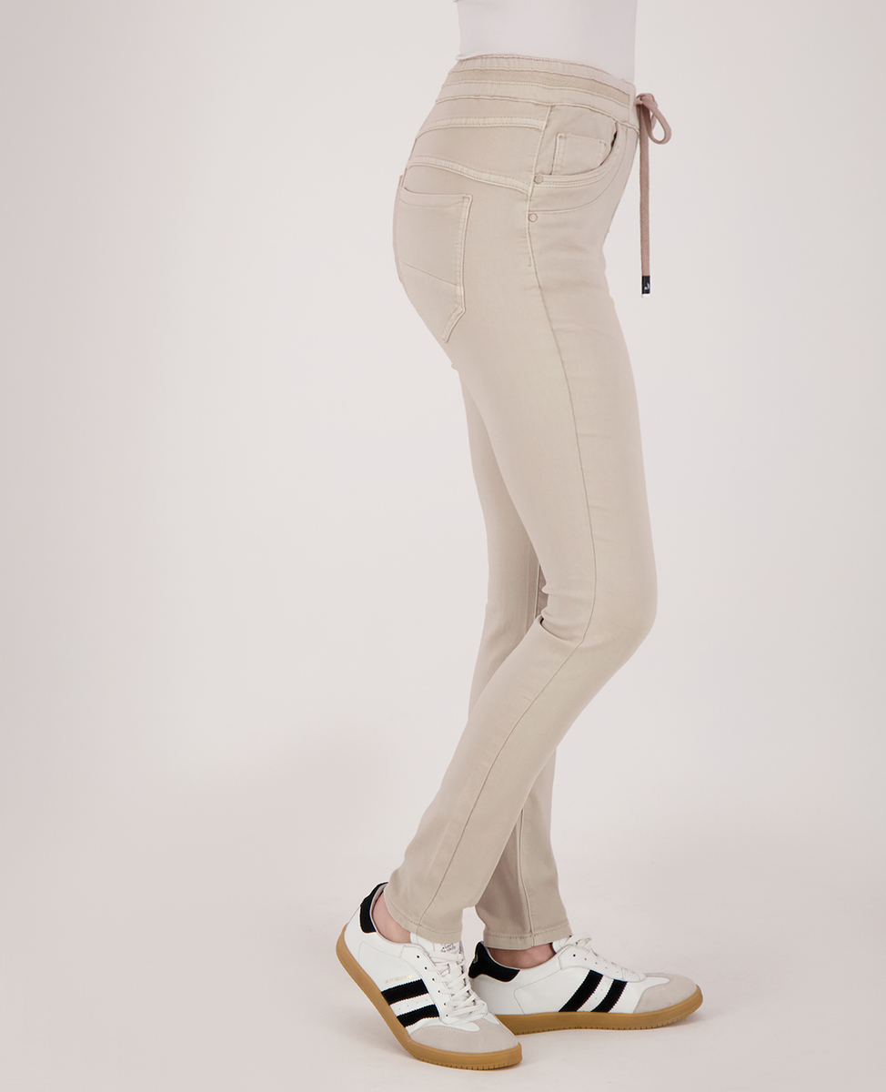 J5669_3.jpg